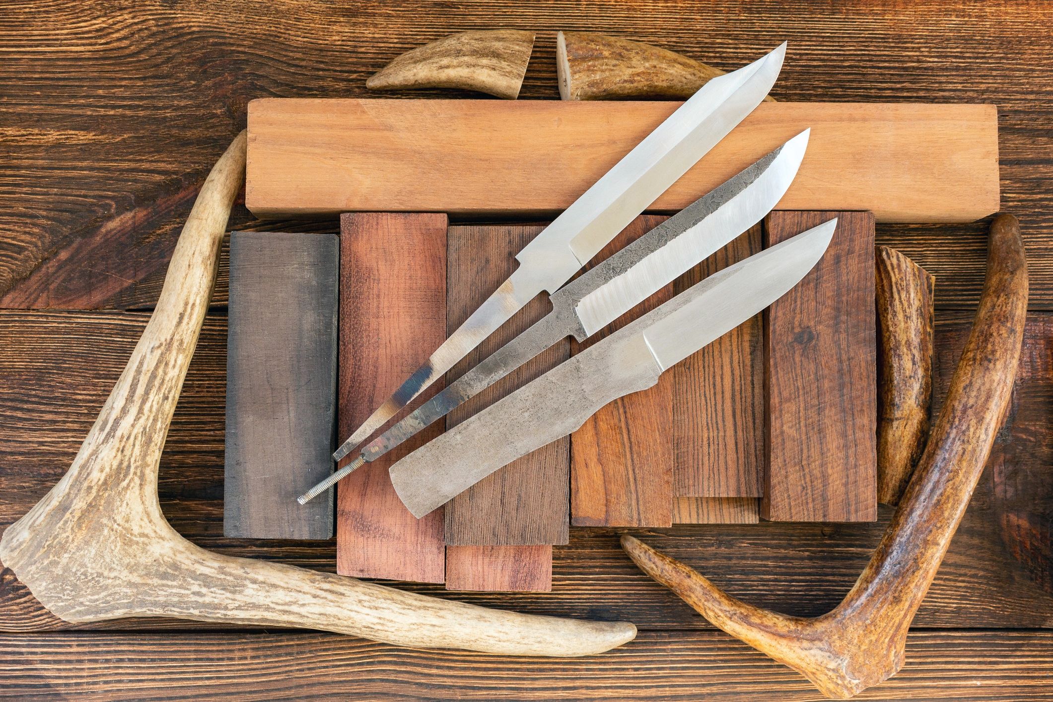 Knife blades with bars blocks scales of valuable